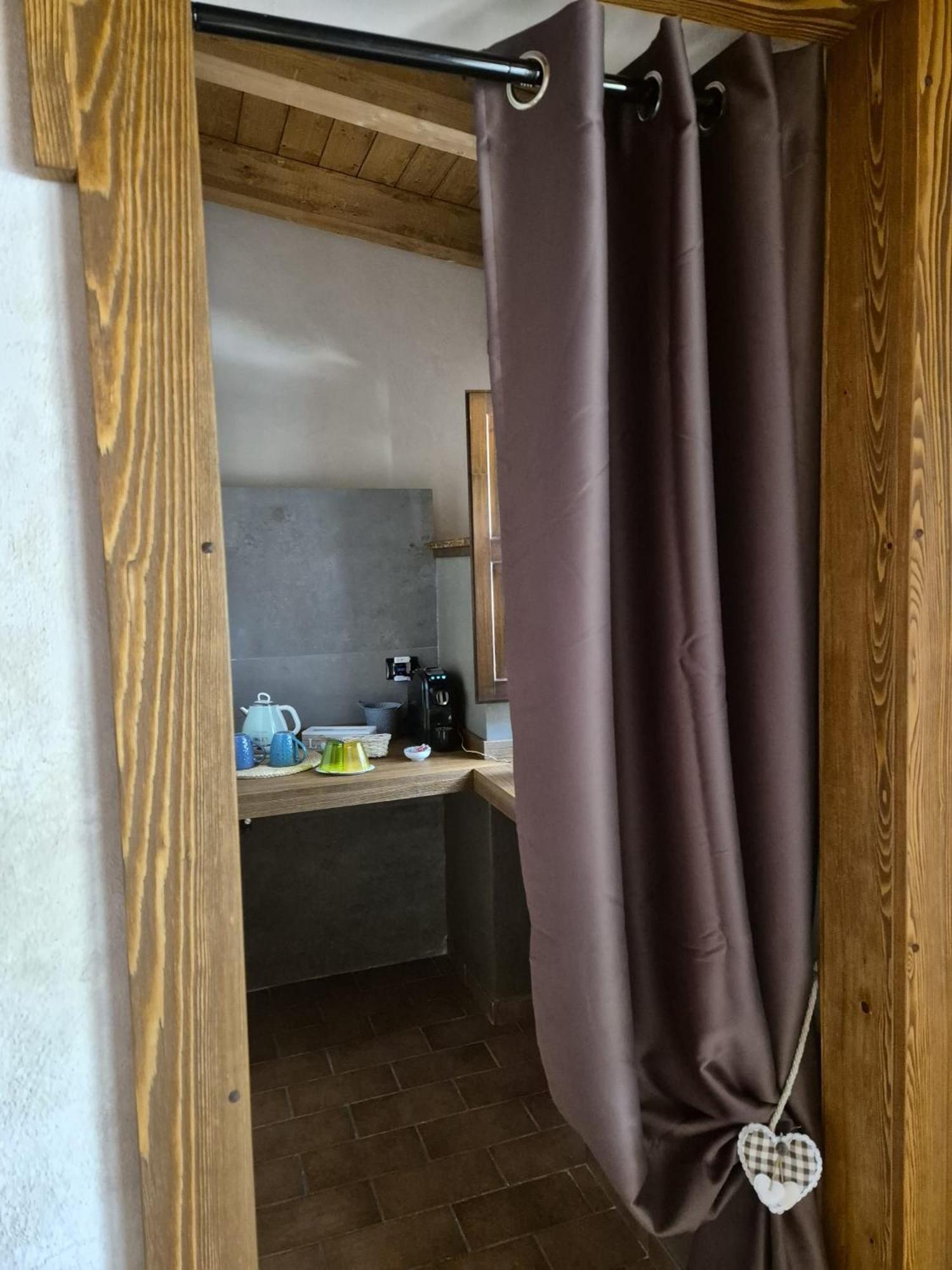 Dimora Dei Baldi - Rooms & Relax Fagnano Alto Bagian luar foto